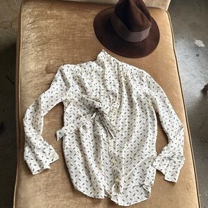 Hidden buttons Tie twilly neck 100% silk crepe Horse bite print Repeat sz2/4